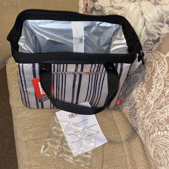 🤍🖤🤍NWT Thermos IsoTec Premium Insulated Lunch Duffel w/Reusable Ice Mat - Picture 9 of 16